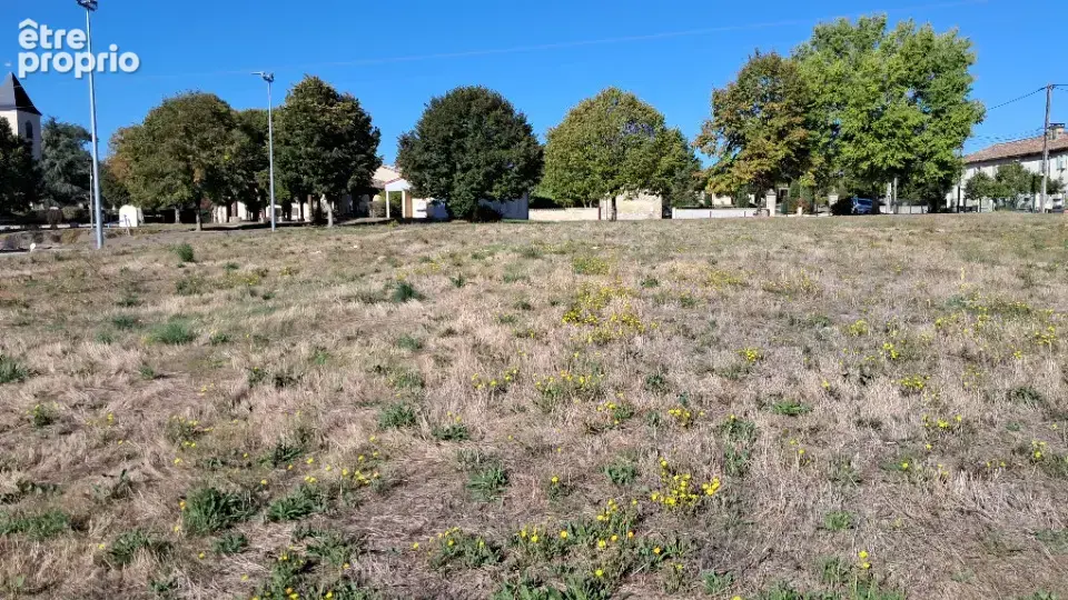 Terrain à FONTAINES-D'OZILLAC