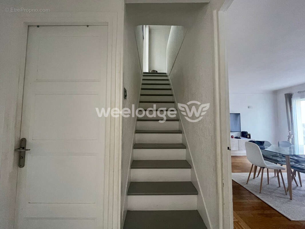 escalier - Maison à SUCY-EN-BRIE