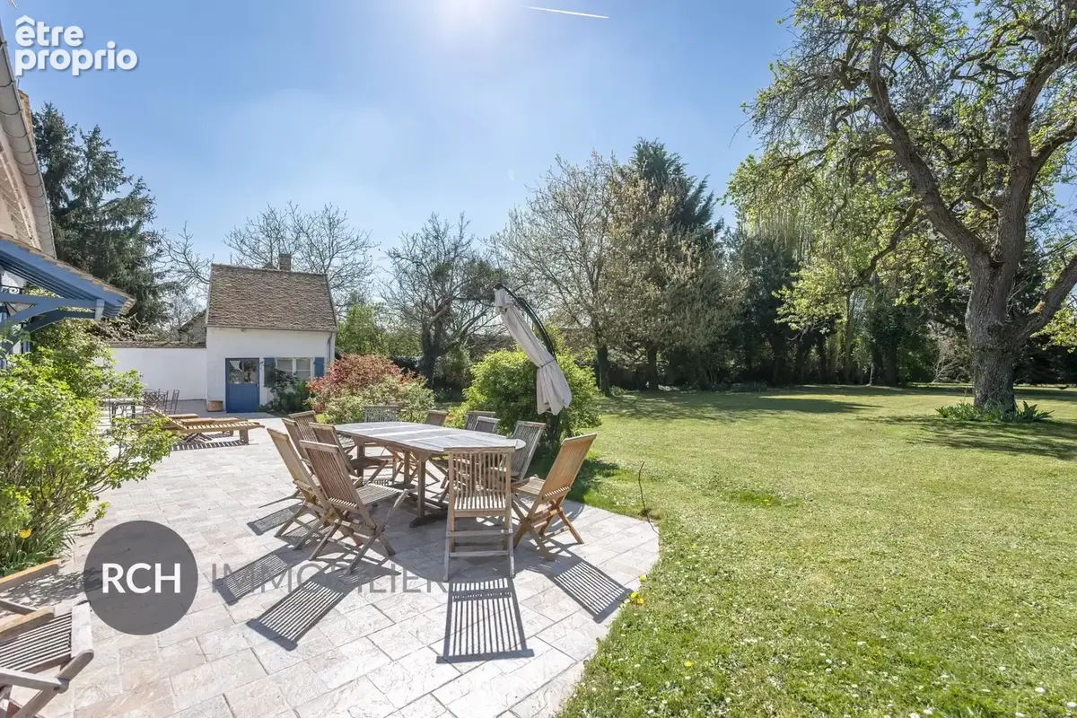 Secteur Gambais - Authentique longère sur un beau parc arboré avec dépendances et piscine - photo 4