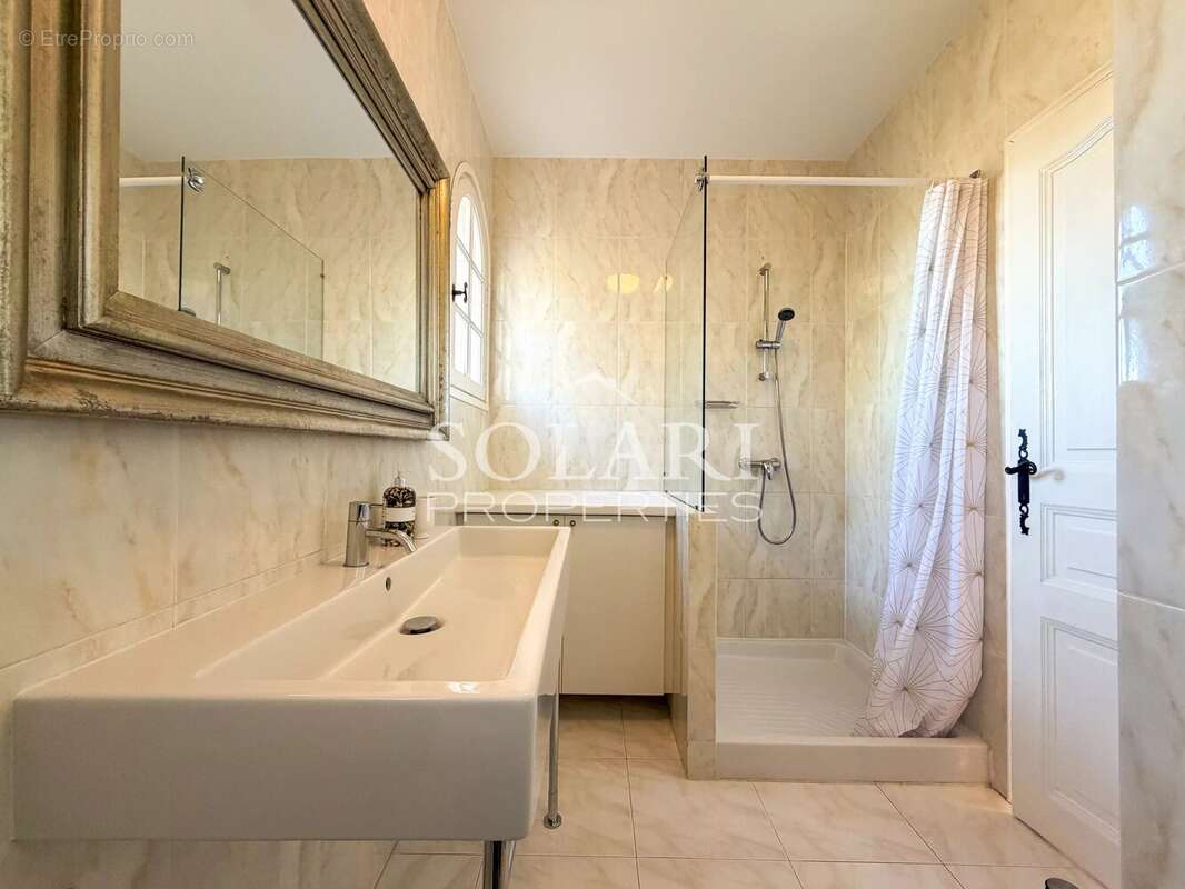 Maison à MANDELIEU-LA-NAPOULE