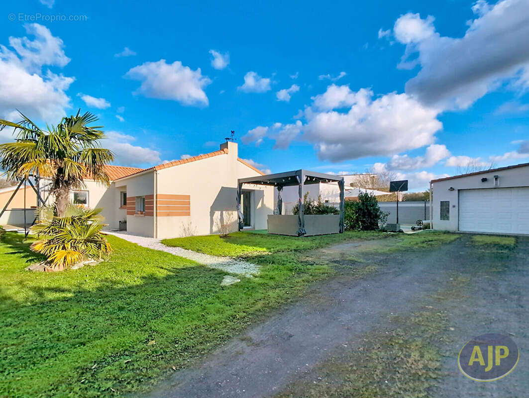 Maison à VIEILLEVIGNE