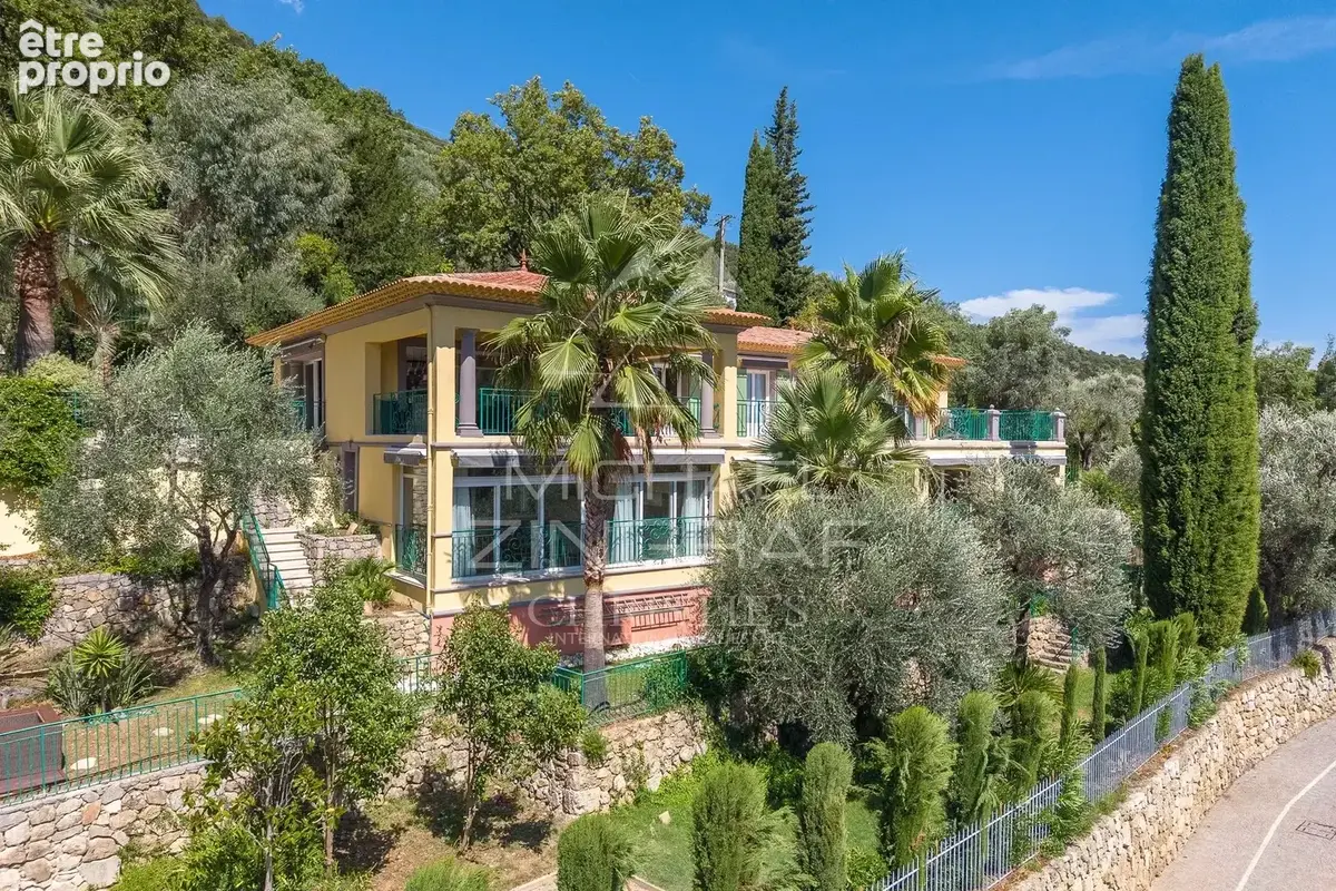 Grasse – Élégante villa rénovée avec piscine et vue dégagée - photo 14