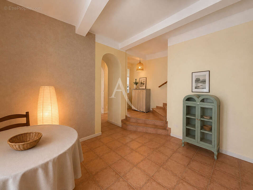 Maison à VINON-SUR-VERDON