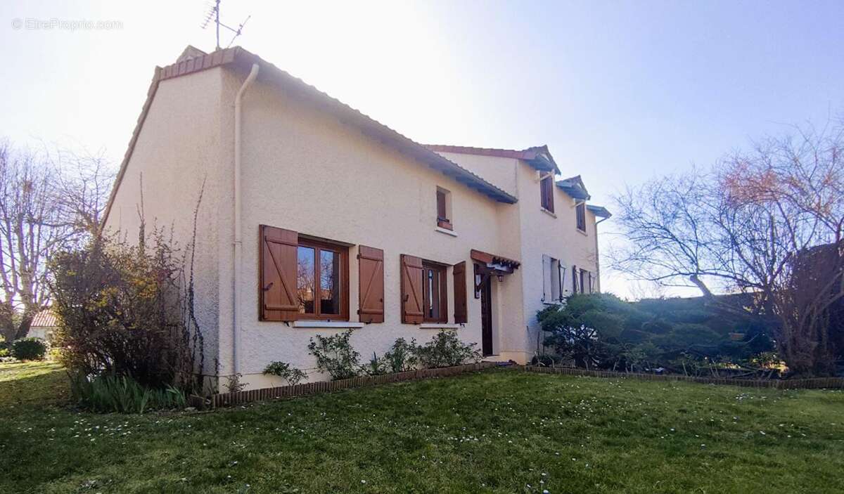 Maison à FONTAINE-LE-COMTE