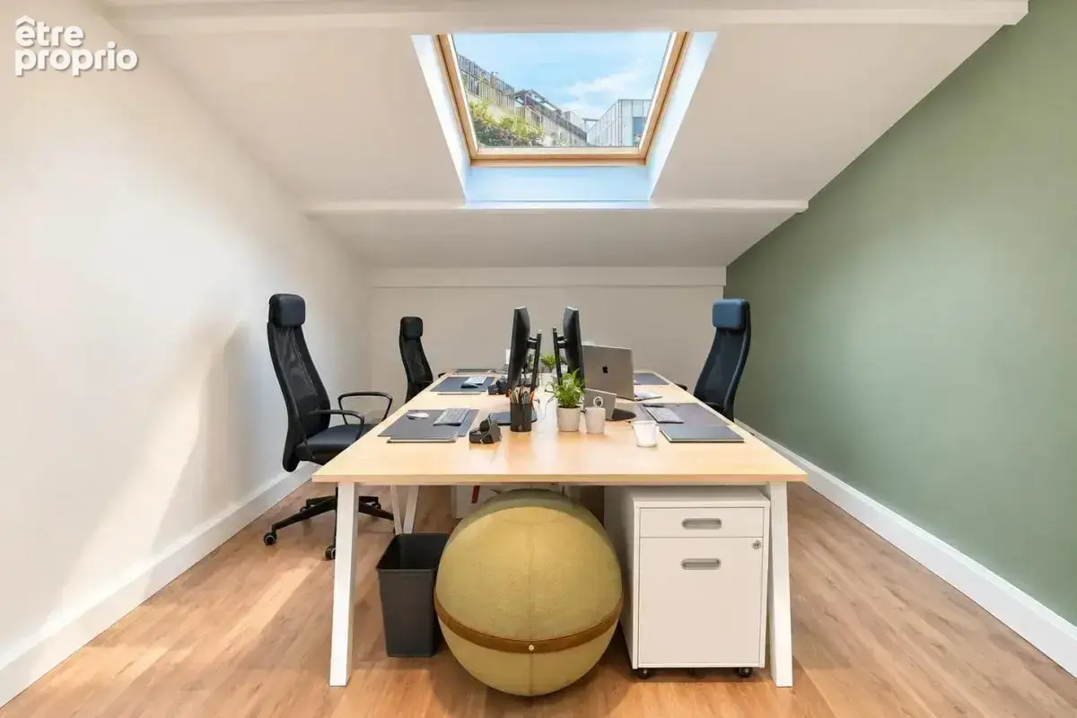 Coup de cœur assuré ! Corpimmo vous propose à la vente une très belle surface en duplex atypique et fonctionnelle entièrement ré - photo 5