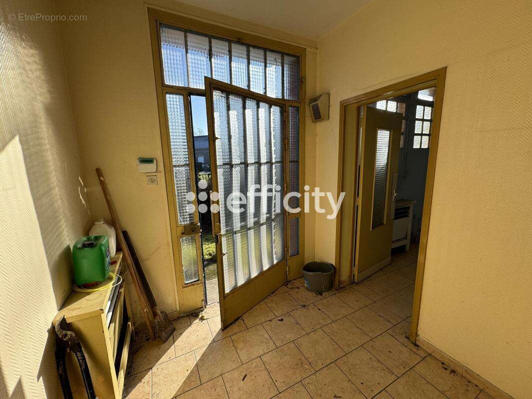 Commerce à CONDE-SUR-L&#039;ESCAUT