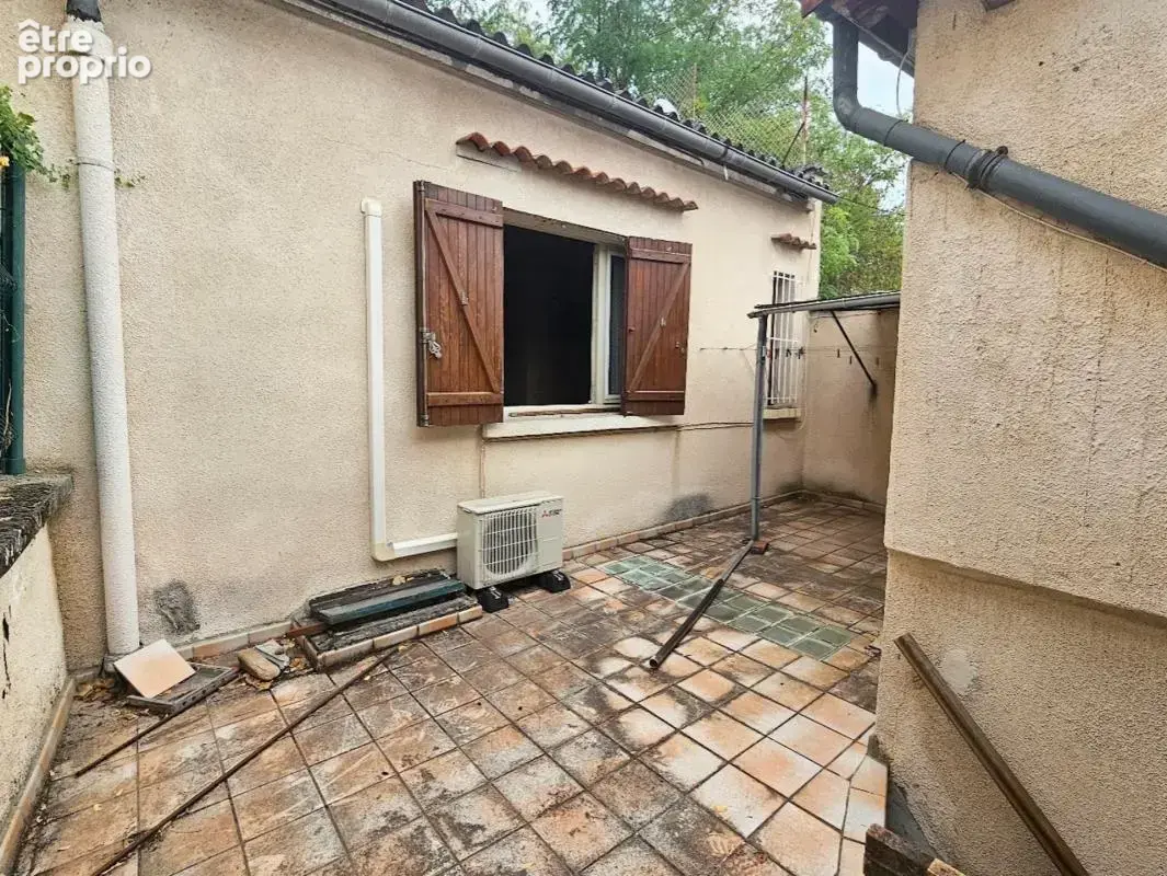 Maison à rénover – 2 chambres - Extérieurs - Garage - Pont-du-Château (63) - photo 5
