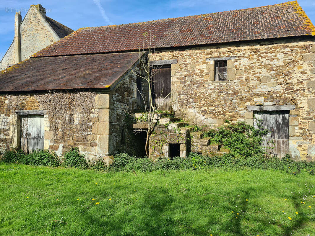 Maison à MENIL-HERMEI