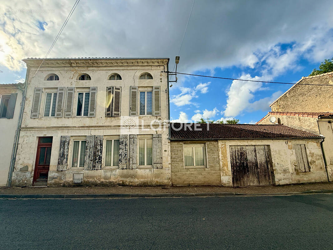 Maison à VERDELAIS