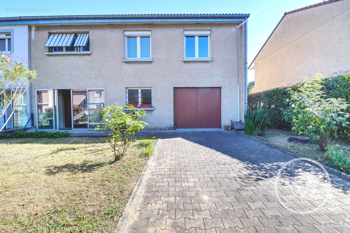 Maison à SAINT-PERAY