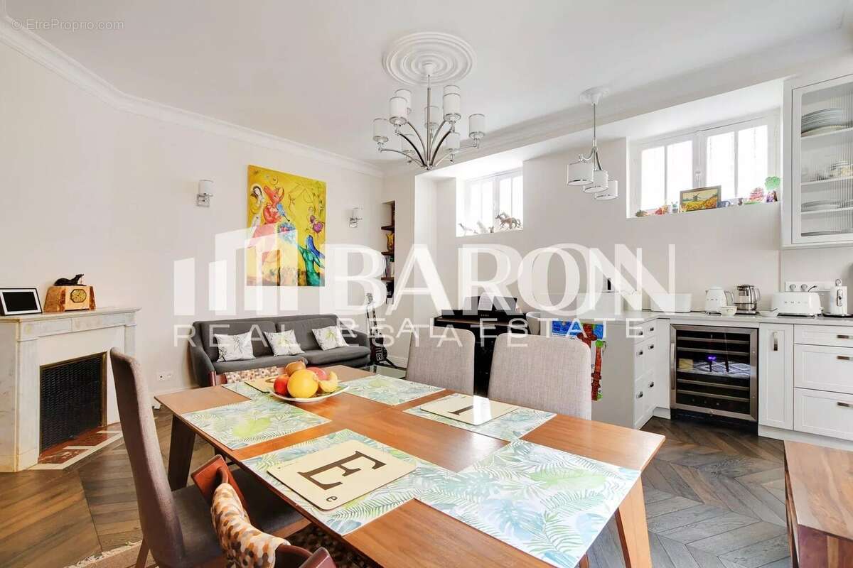 Appartement à PARIS-17E