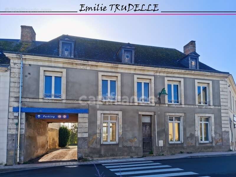 Maison à SAINT-VINCENT-DU-LOROUER