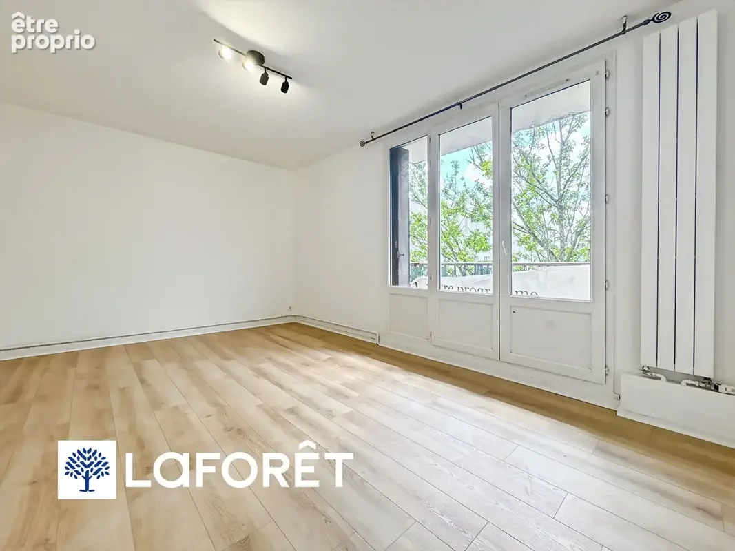 Appartement à SAINTE-GENEVIEVE-DES-BOIS