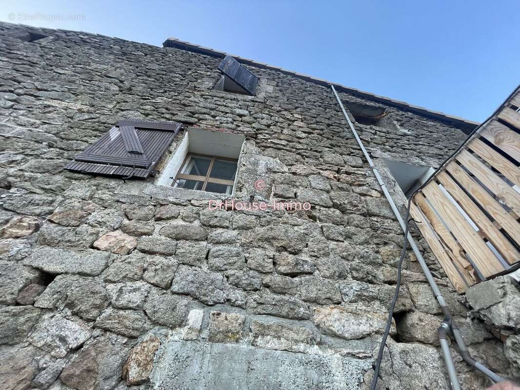 Maison à SAINT-APOLLINAIRE-DE-RIAS