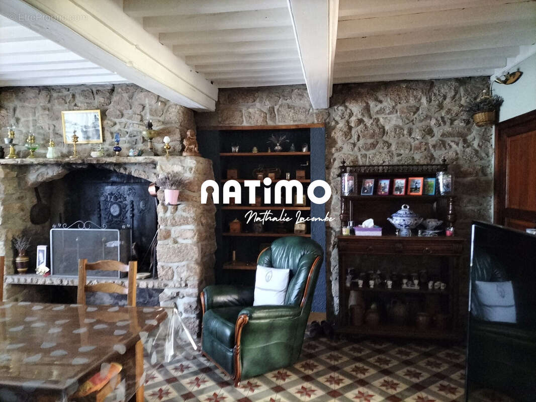 Maison à LA ROCHE-EN-BRENIL