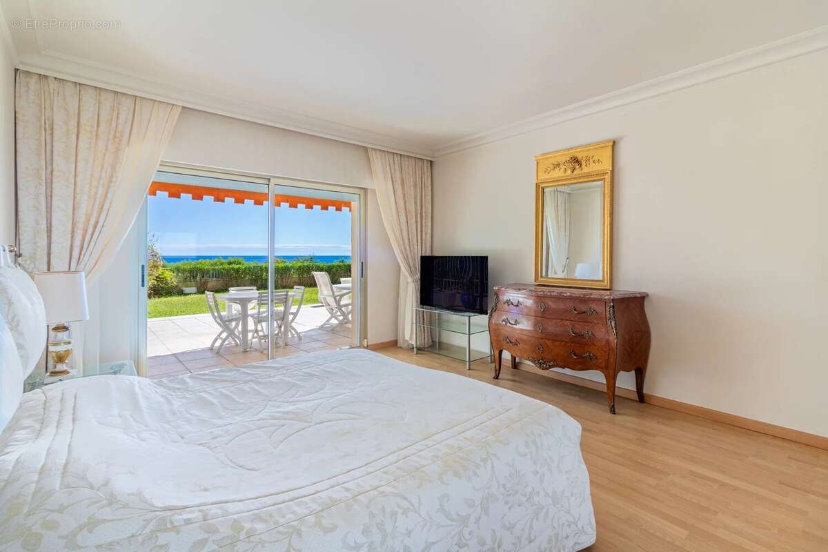 Appartement à VALLAURIS