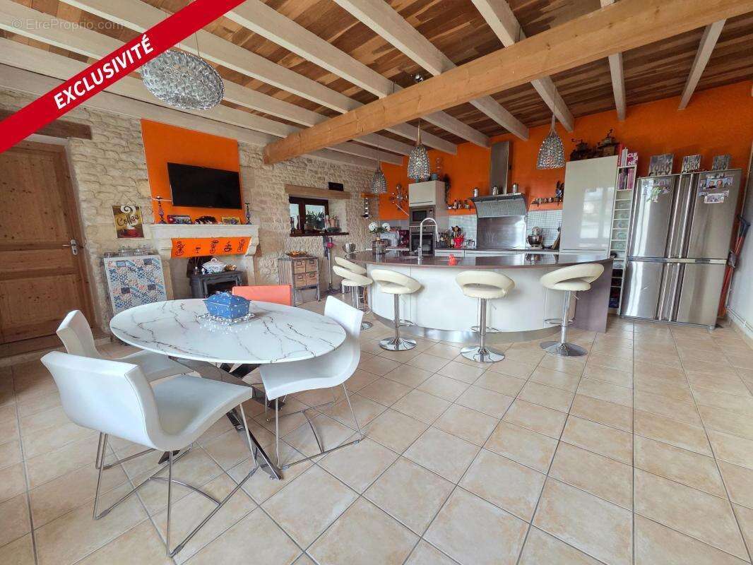 Maison à LOIRE-SUR-NIE