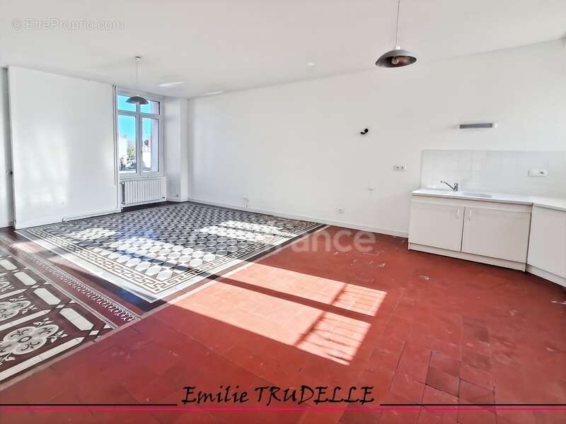 Maison à SAINT-VINCENT-DU-LOROUER