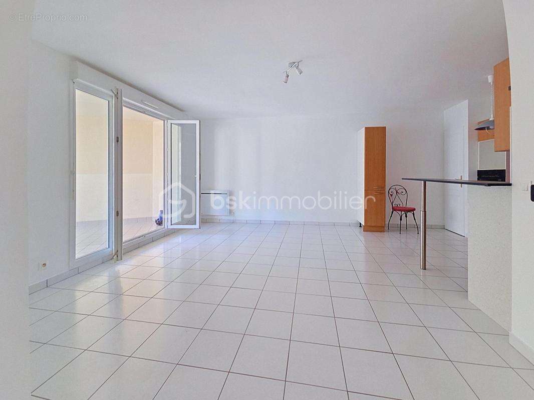 Appartement F3 avec grande loggia de 12m², cave + parking - photo 4