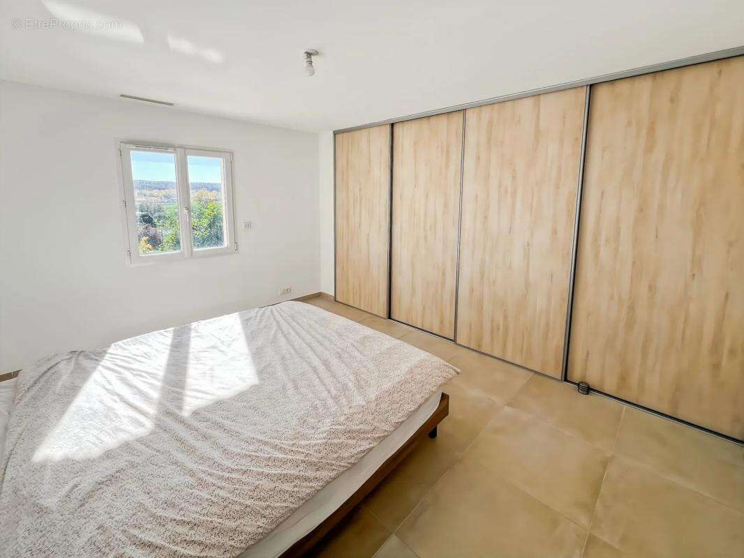 Maison à VINON-SUR-VERDON