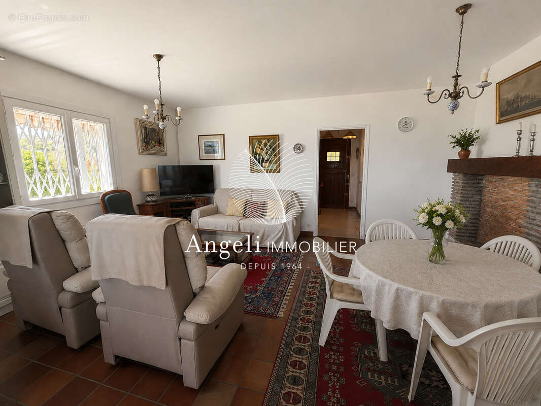 Maison à ROQUEBRUNE-SUR-ARGENS
