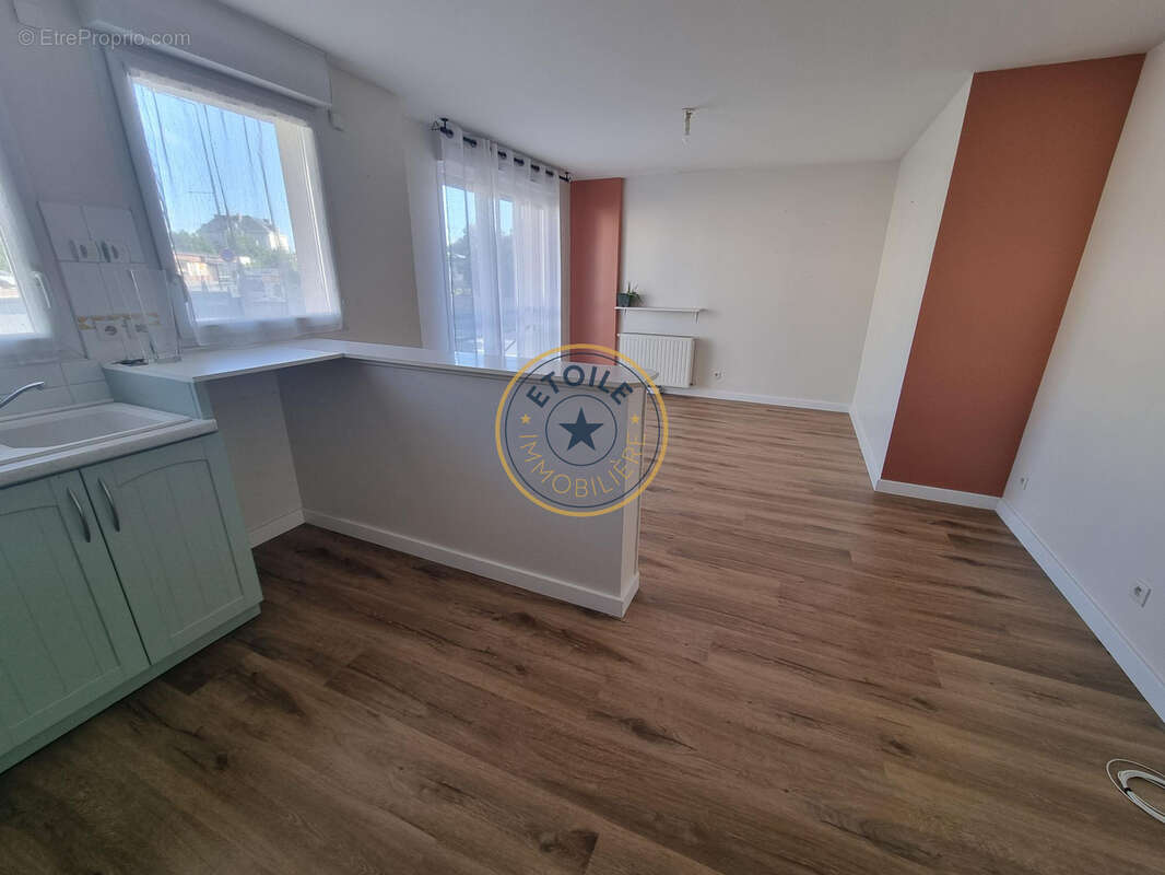 Appartement à LES PONTS-DE-CE