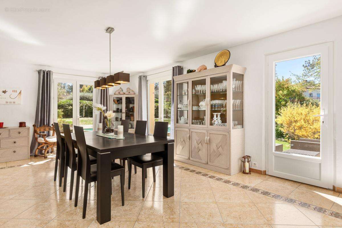 Maison à ROQUEFORT-LES-PINS