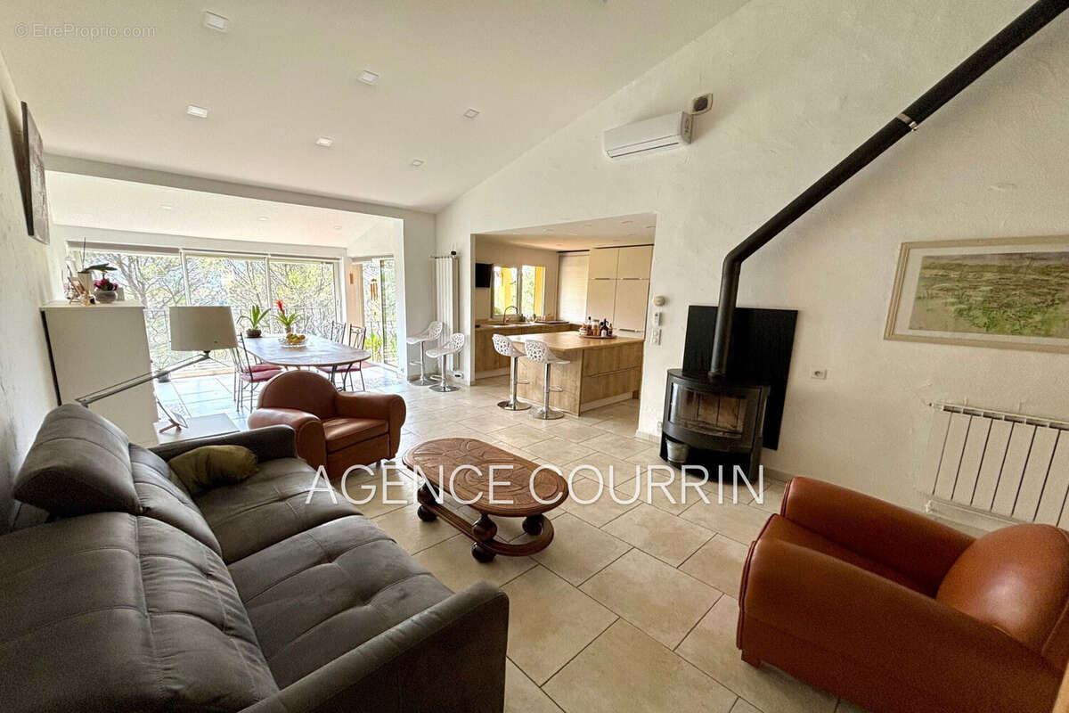 Maison à PEYMEINADE