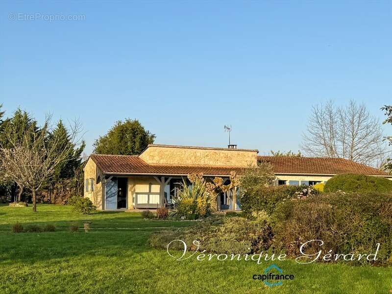 Maison de 134 m² de plain-pied, en pierre, sur plus de 5880 m² - photo 25