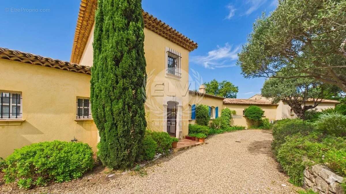 Maison à PLAN-DE-LA-TOUR