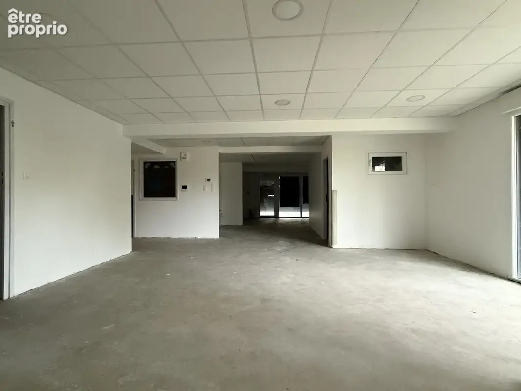 Yutz Aéroparc   Local professionnel 151 m2 avec extérieur et 4 parkings - photo 7