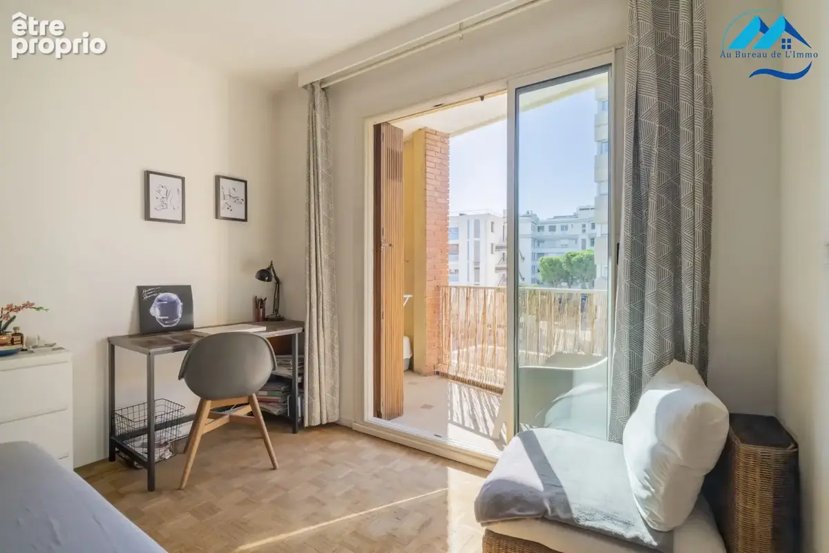 Appartement 4 pièces 76 m² à vendre à Marseille-8e (13008) - photo 3