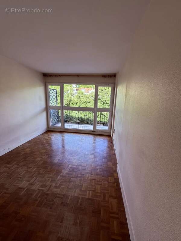 Bougival – Appartement familial 3 chambres avec terrasse et parking – Résidence arborée avec piscine - photo 6