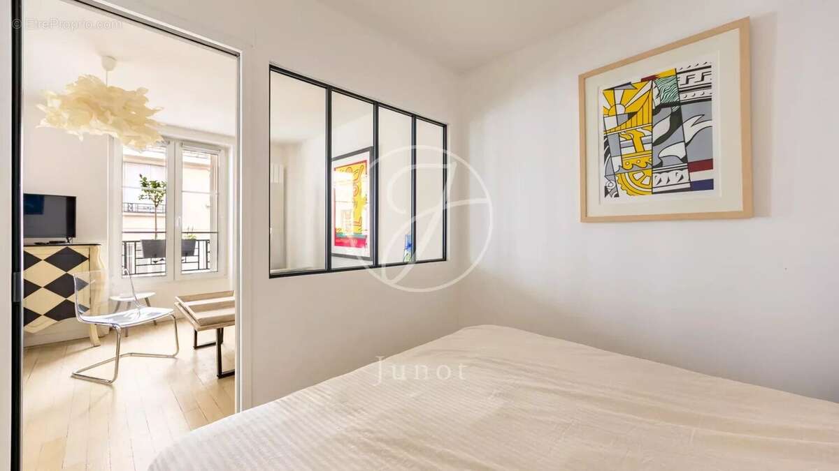 Appartement à PARIS-1E