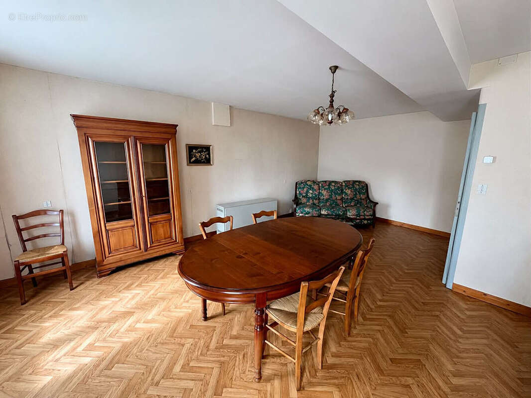 Maison de ville avec jardin et 3 garages - photo 2