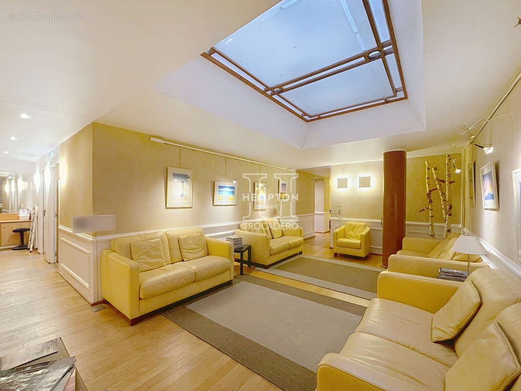 Commerce à PARIS-16E