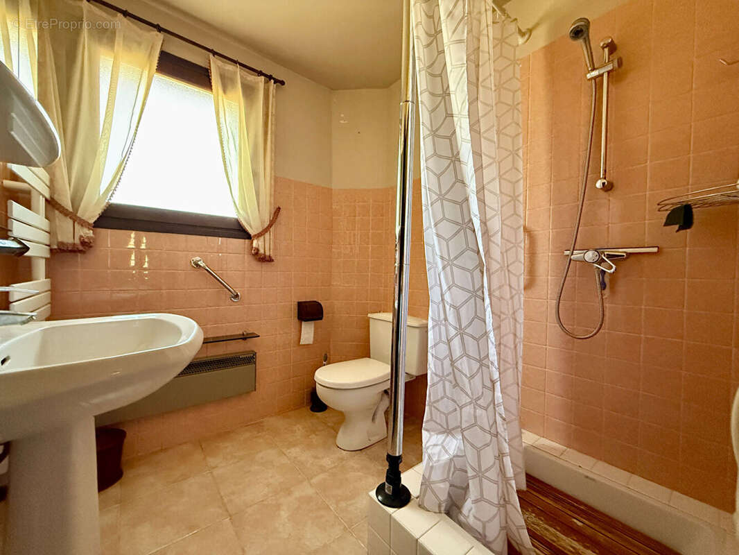Maison Bagnols Sur Ceze - 9 pièces - 264 m² - photo 14