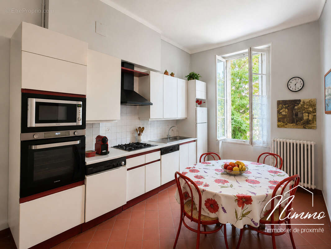 Nîmes carnot gare appartement bourgeois t6 balcons grenier cave - photo 6