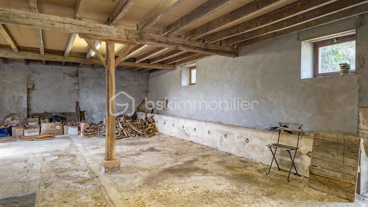 Surprenante maison de caractère à rafraîchir pour un projet familial ou professionnel - photo 25