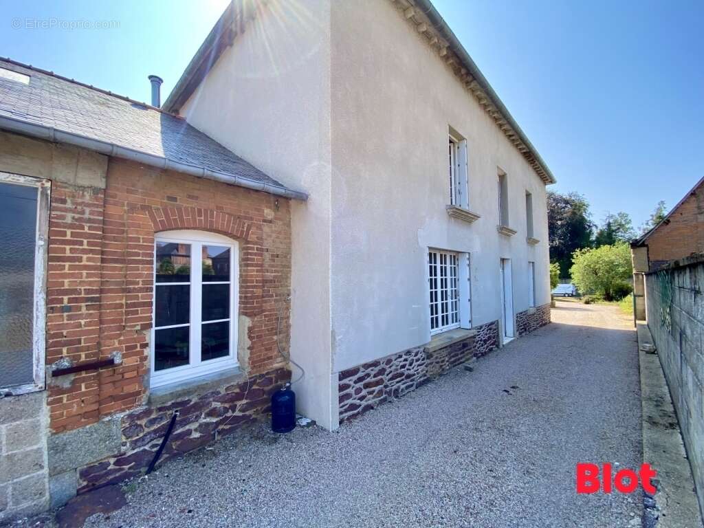 Maison 203 m² à Saint-Meen-Le-Grand  - photo 2