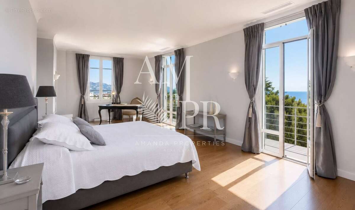Baisse de prix de 1 062 000€ - exclusivité : villa unique - à deux pas de la croisette - vue mer - photo 12