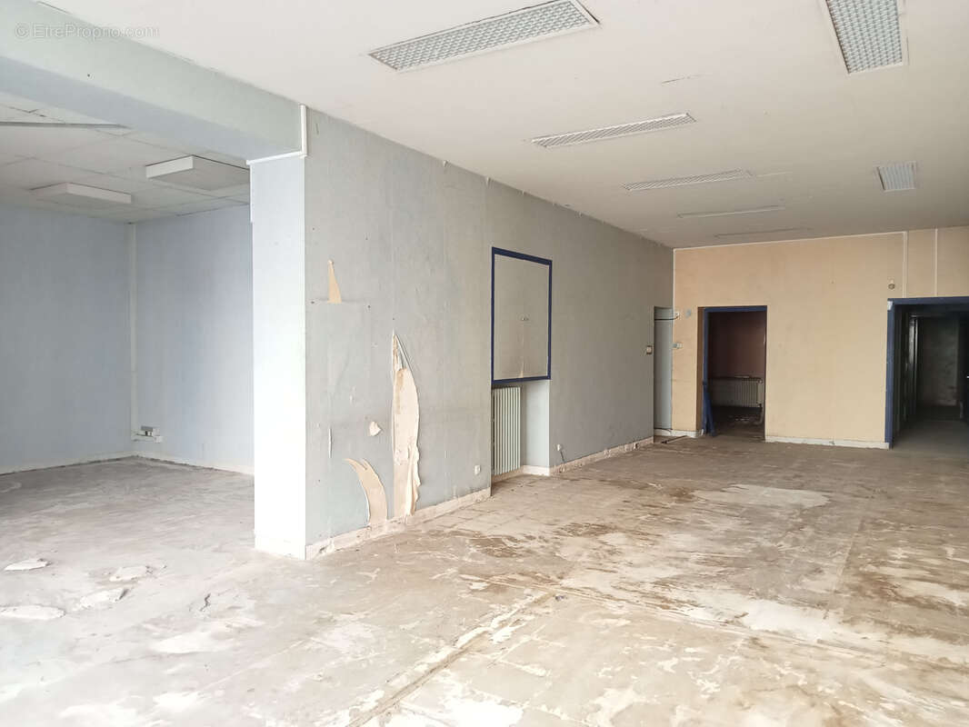 Commerce à LA VOULTE-SUR-RHONE