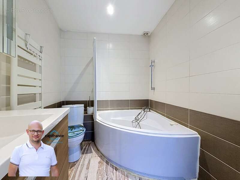 Immeuble de rapport en hyper-centre d'Aoste (38490) – Local commercial loué + T3 libre + Combles aménageables - photo 8