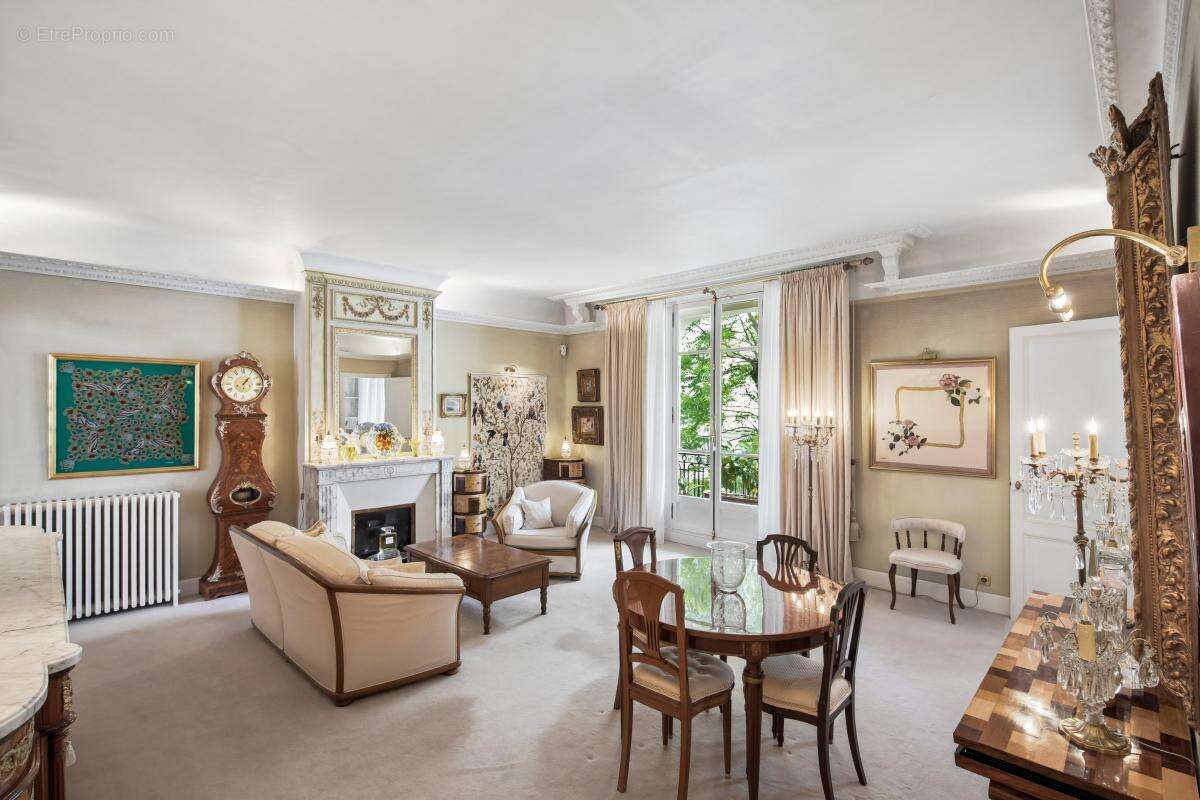 Appartement à NEUILLY-SUR-SEINE