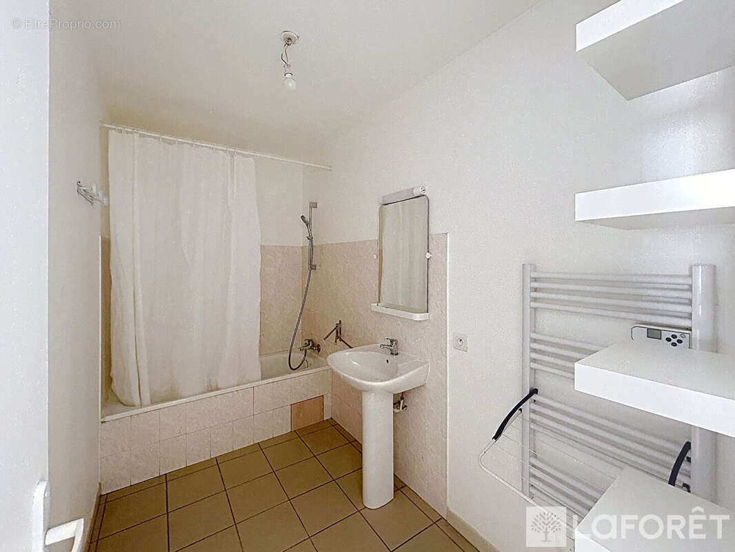 Appartement à COURTHEZON