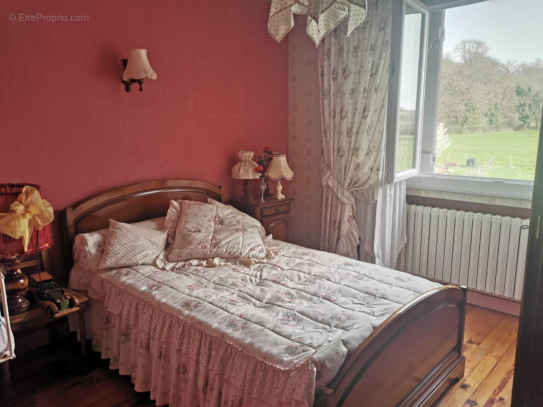 Maison à SAINT-BAUDILLE-DE-LA-TOUR