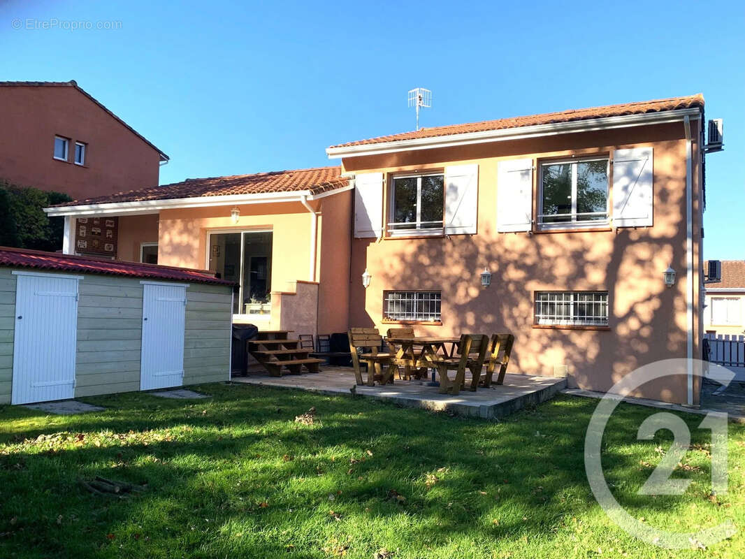 Maison à LACROIX-FALGARDE