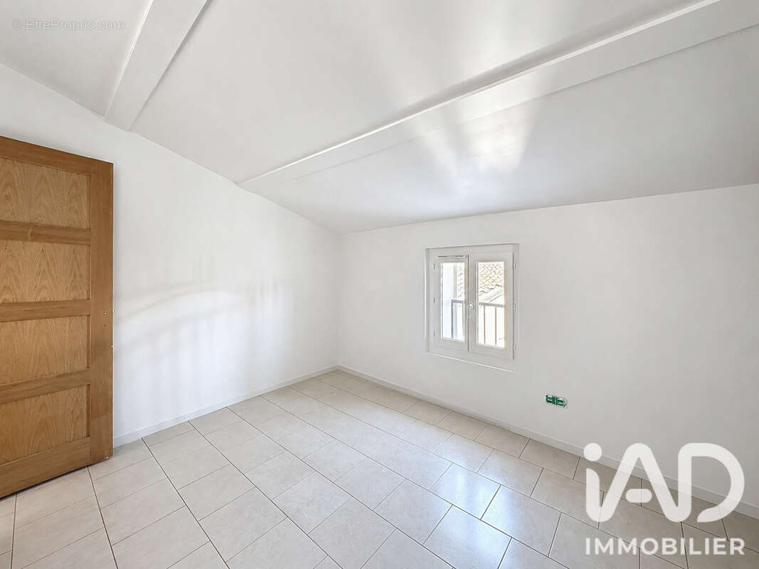 Maison 81 m² à Jonquieres-Saint-Vincent  - photo 6