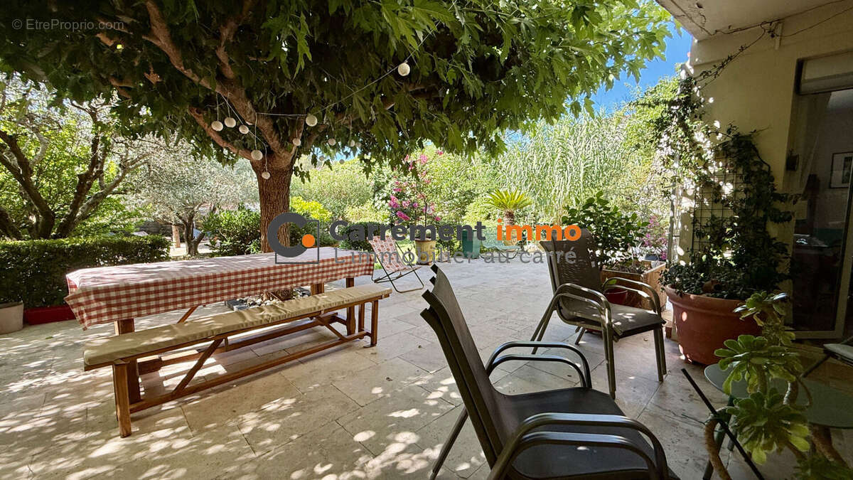 Maison à SAINT-CLEMENT-DE-RIVIERE