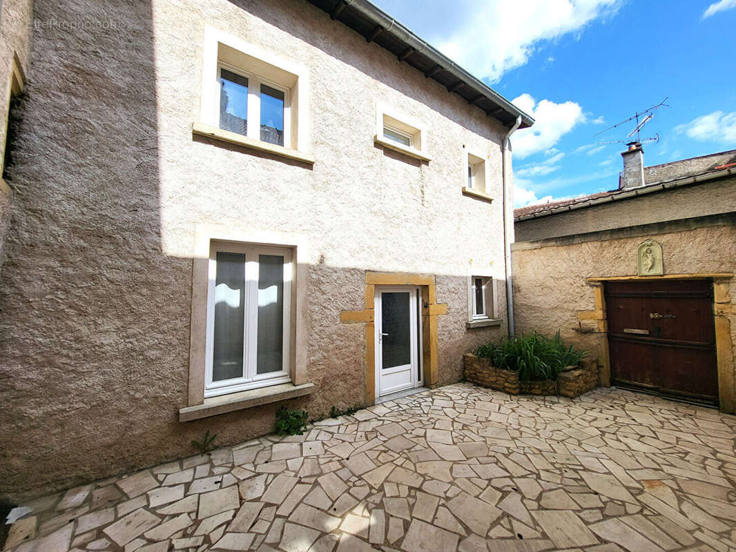 Maison à ARS-SUR-MOSELLE